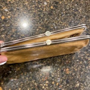 Hobo Lauren clutch Large wallet patent has 2 clasps